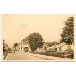 carte postale ancienne 71 DIGOIN. Avenue Général-de-Gaulle 1956. Lire la correspondance...