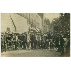 71 JONCY. Rare départ d'une Course Cyclisme 1911. Carte Photo Vélos et Cyclistes. Sport vélocipèdes Sportifs