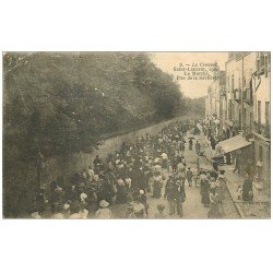 carte postale ancienne 71 SAINT-LAURENT. Le Marché rue de la Sablière 1904