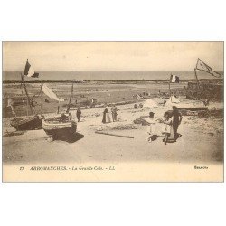 14 ARROMANCHES. Barques de Pêcheurs à la Grande Cale