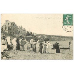 carte postale ancienne 14 ARROMANCHES. Digue et Falaise de Tracy 1909