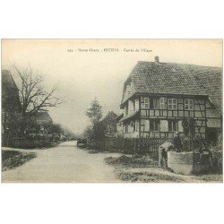 68 HECKEN. Personnages au Puits à l'Entrée du Village