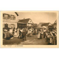 carte postale ancienne 68 HOERDT. La Kermesse avec Danseurs