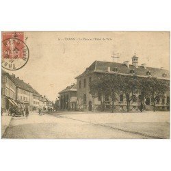 carte postale ancienne 68 THANN. Voiture et Hôtel de Ville sur la Place 1922