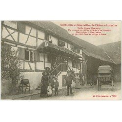 carte postale ancienne 67 ALSACE LORRAINE. Vieille Maison Alsacienne et Famille