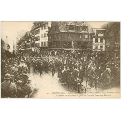 carte postale ancienne 67 STRASBOURG STRASSBURG. Fanfare des Chasseurs à pied et à vélo au Pont du Faubourg National