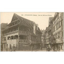 carte postale ancienne 67 STRASBOURG STRASSBURG. Rue du Bain-aux-Plantes animée