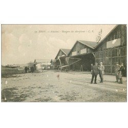 carte postale ancienne 69 BRON. Aviation Hangars des Aéroplanes. qq blancs..