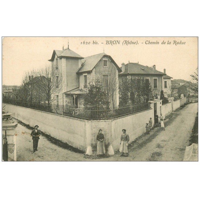 69 BRON. Chemin de la Radue