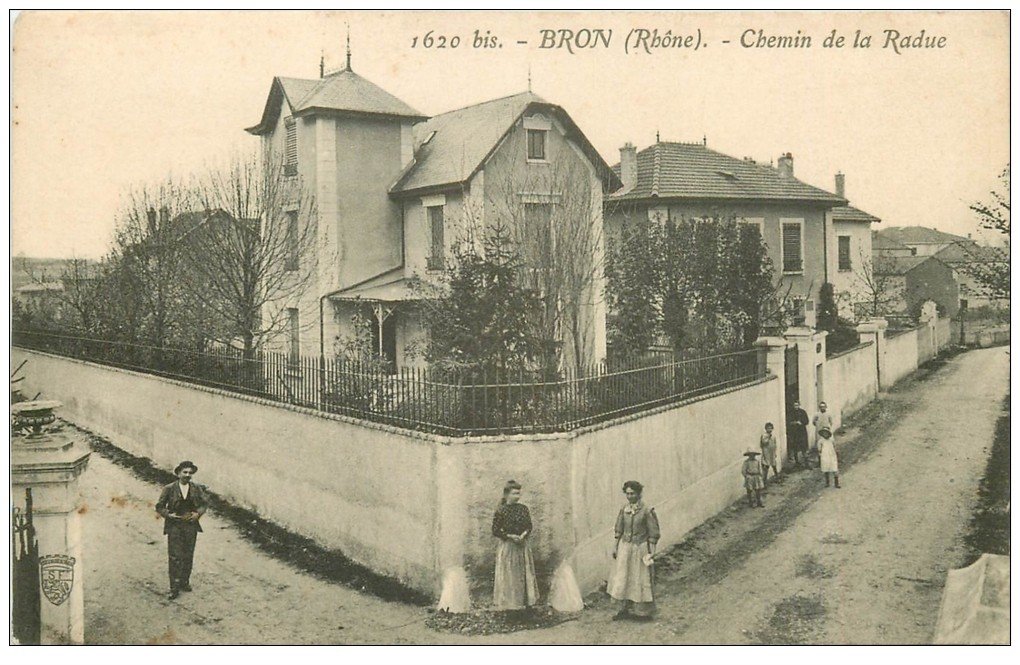 69 BRON. Chemin de la Radue