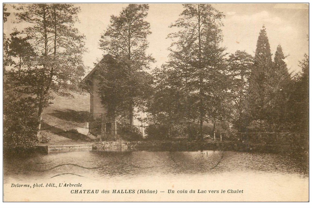 carte postale ancienne 69 CHATEAU DES HALLES. Le Lac vers le Chalet 1933