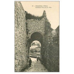 carte postale ancienne 69 CONDRIEU. Ancienne Porte de Ville avec enfants