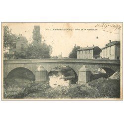 carte postale ancienne 69 L'ARBRESLE. Pont de la Madeleine 1911