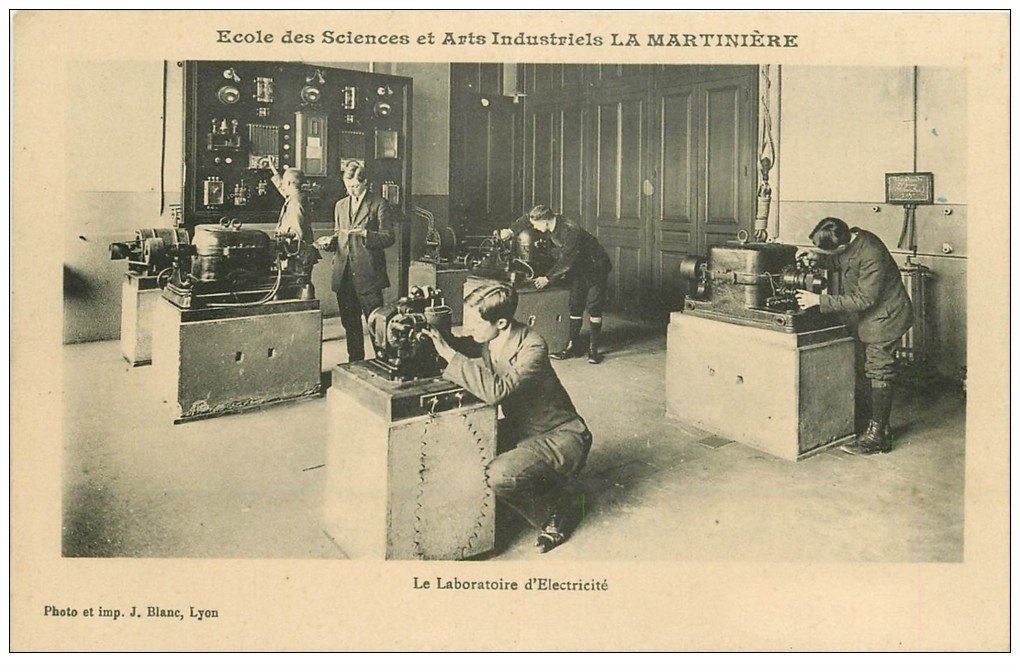carte postale ancienne 69 LYON. Ecole Sciences Industriels La Martinière. Laboratoire Electricité