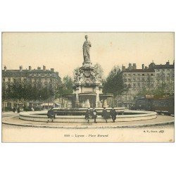 carte postale ancienne 69 LYON. Ecoliers Place Morand. Tramway "" Maltine ""