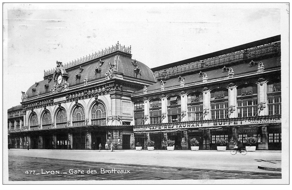 carte postale ancienne 69 LYON. La Gare 1945