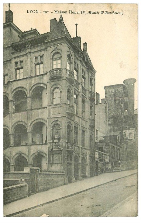 carte postale ancienne 69 LYON. Maison Henri IV 1909