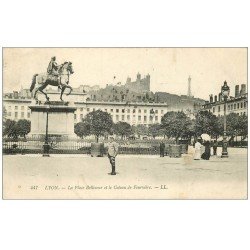 carte postale ancienne 69 LYON. Place Bellecour 1911