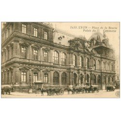 carte postale ancienne 69 LYON. Place de la Bourse Palais Commerce