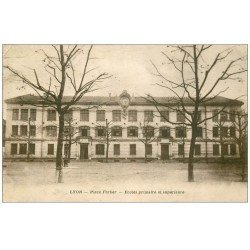 carte postale ancienne 69 LYON. Place Ferber Ecole