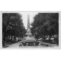 carte postale ancienne 69 LYON. Place République Statue Carnot