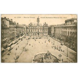 carte postale ancienne 69 LYON. Place Terreaux Fontaine Bartholdi