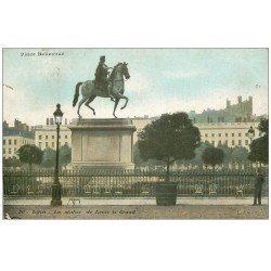 carte postale ancienne 69 LYON. Statue Louis le Grand Place Bellecour 1907