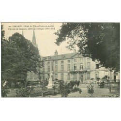 carte postale ancienne 14 BAYEUX. Statue Arcisse de Caumont Hôtel de Ville 1910