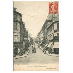 carte postale ancienne 14 BAYEUX. Voiture Tacot rue Saint-Martin 1909