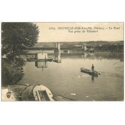 carte postale ancienne 69 NEUVILLE-SUR-SAÔNE. Le Pont et Pêcheur en barque. 1914