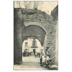 69 OINGT. Hôtel Desflache. Porte enceinte Ville murée 1918. Avec attelage de Chien ?...