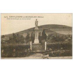 carte postale ancienne 69 SAINT-JOSEPH-EN-BEAUJOLAIS. Statue Col de Bulliat vers 1926 avec Chien