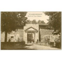 carte postale ancienne 69 SAINT-LAGER-BROUILLY. Entrée du Château 1927