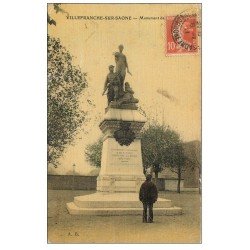 carte postale ancienne 69 VILLEFRANCHE-SUR-SAÔNE. Monument des Combattants 1911. Carte toilée