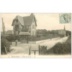 carte postale ancienne 14 BERNIERES. Passage à niveau et Chalet Normand 1909