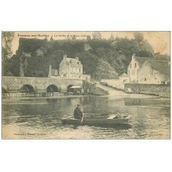 carte postale ancienne 72 FRESNAY-SUR-SARTHE. Château et le Passeur en barque avec son Chien
