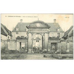 carte postale ancienne 14 BRECY. Porte et Château animation