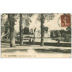 carte postale ancienne 72 LA FLECHE. Pêcheurs à la ligne bords du Loir. Bazire expéditeur