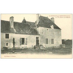 carte postale ancienne 72 LA FRESNAYE-SUR-CHEDOUET. Le Vieux Manoir animation