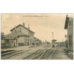 72 LA HUTTE-COULOMBIERS. La Garte avec Employée du Passage à niveau 1913 (défauts)