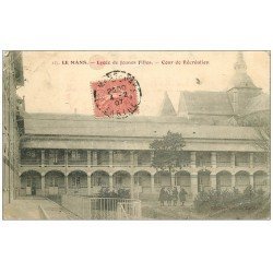 carte postale ancienne 72 LE MANS. Lycée Jeunes Filles cour de Récréation 1907 (plis)...