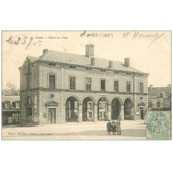 carte postale ancienne 72 LOUE. Hôtel de Ville 1905 animation