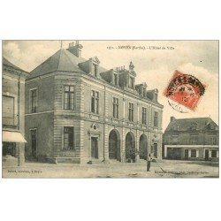carte postale ancienne 72 NOYEN. Balayeur devant l'Hôtel de Ville 1910