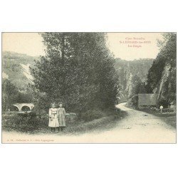 72 SAINT-LEONARD-DES-BOIS. Fillettes vers les Gorges