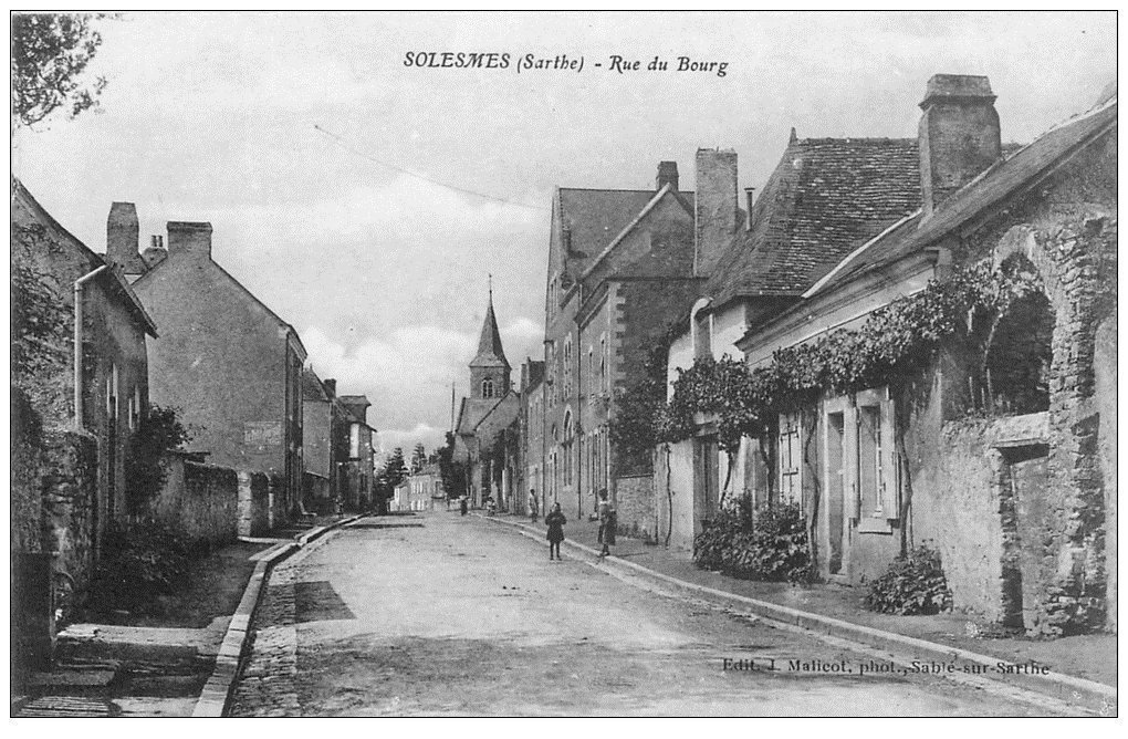 72 SOLESMES. Rue du Bourg