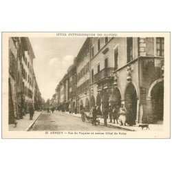 74 ANNECY. Hôtel de Sales rue du Paquier. Vendeur ambulant de cartes postales