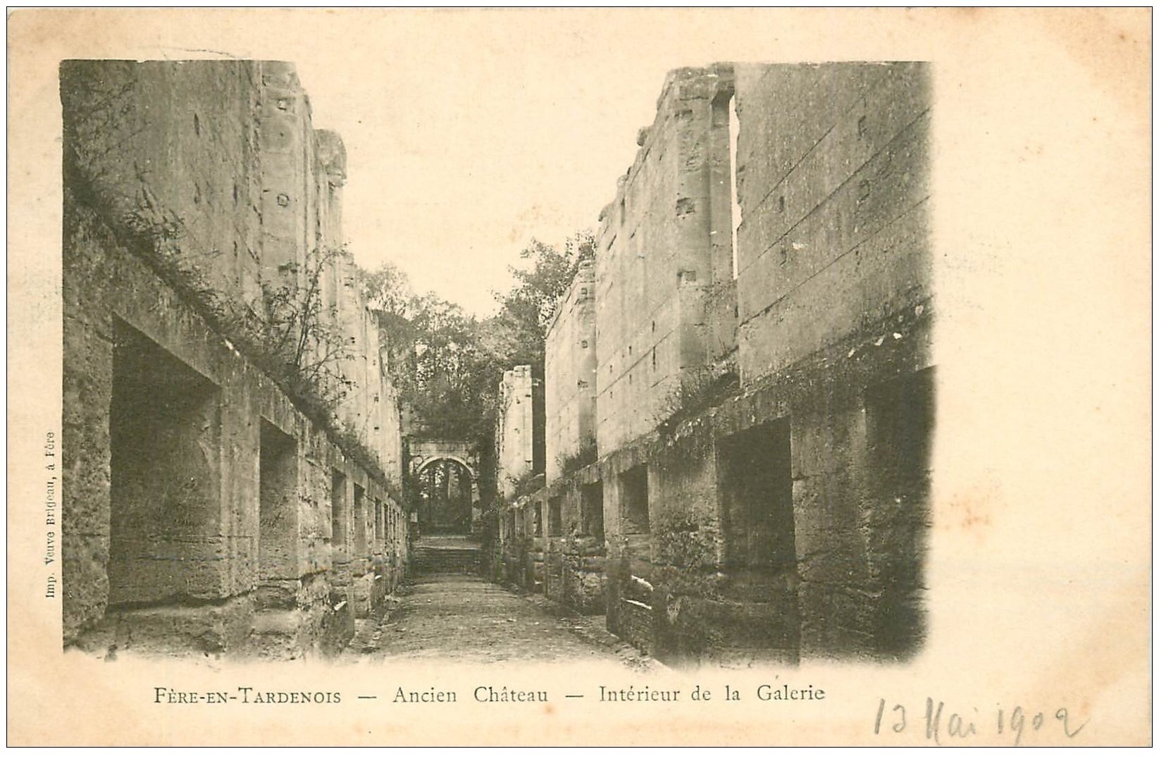 carte postale ancienne 02 FERE-EN-TARDENOIS. Galerie Ancien Château 1902