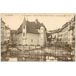 carte postale ancienne 74 ANNECY. Palais de l'Isle, animation à droite