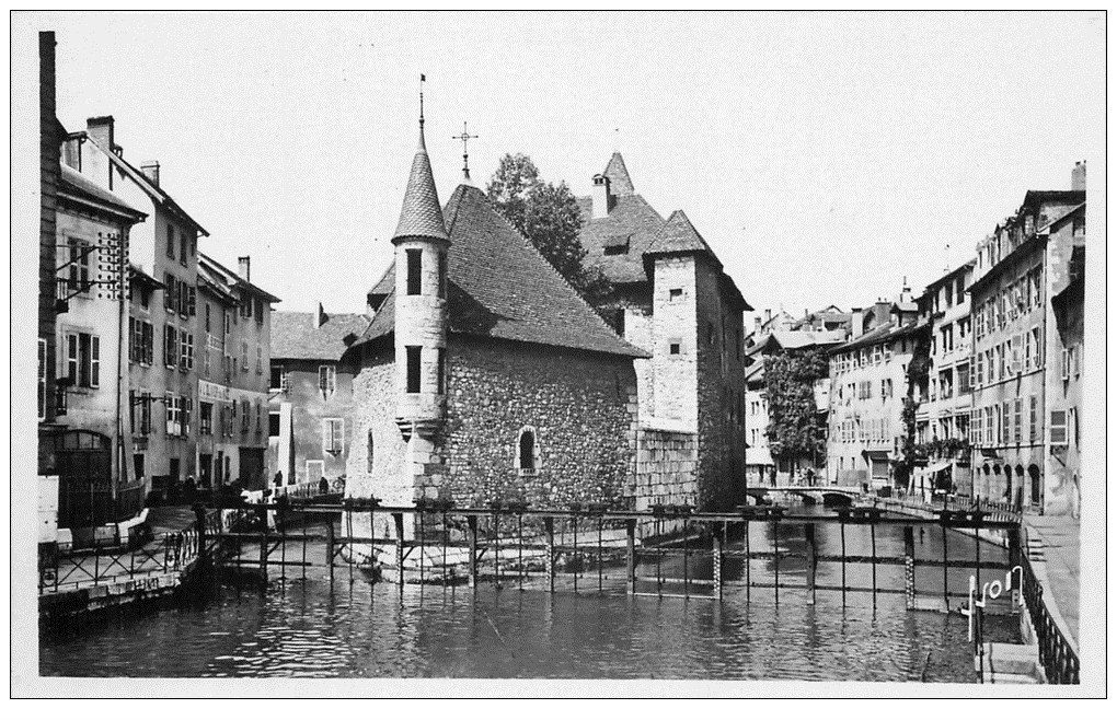 carte postale ancienne 74 ANNECY. Palais Isle et Canal Thiou. Carte Photo