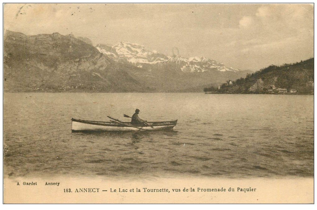 carte postale ancienne 74 ANNECY. Pêcheur sur Lac Tournette 1922